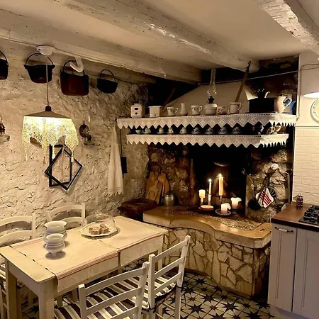 Robinson House Leticia *