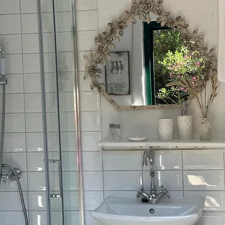 Robinson House Leticia Semesterbostad *