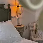 Robinson House Leticia
